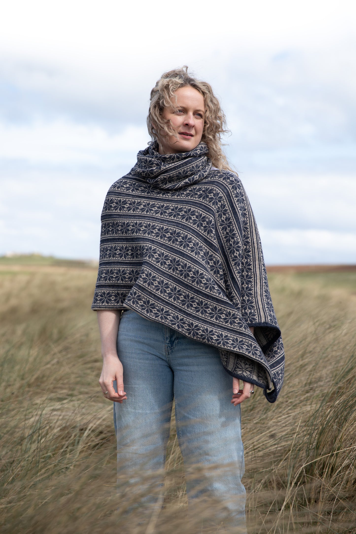 
                  
                    Nova Poncho
                  
                