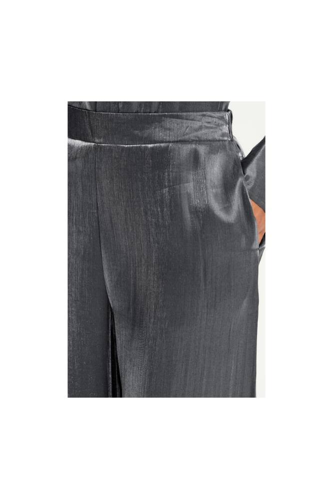 
                  
                    Ichi Ihflashy trousers
                  
                