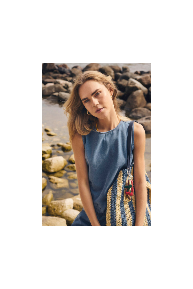 
                  
                    Saint Tropez Rozlynn blouse
                  
                